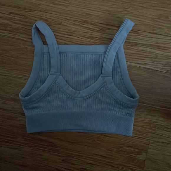 A gray Aerie top in medium. - Picture 2 of 2